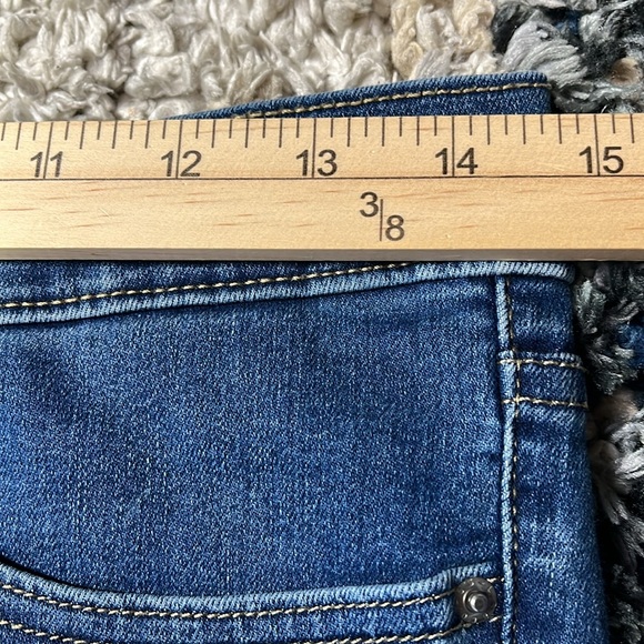 Levi’s 311 Shaping Skinny Medium Wash Stretchy Jeans Mid Rise Slimming Size 27 - Picture 6 of 9